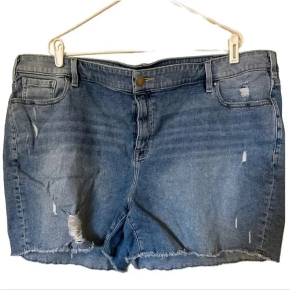 Lane Bryant‎ Mid Rise Girlfriend Distressed Relaxed Denim Shorts raw Hem Plus 24